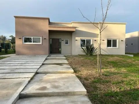 casa en venta en Casuarinas del Pilar, Club de Campo