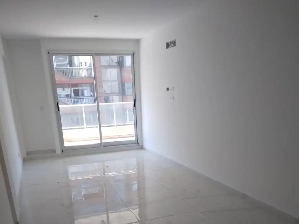 excelente semipiso 4amb al frente120 METROS CUADRADOS,ASCENSOR PRIVADO,A ESTRENAR.