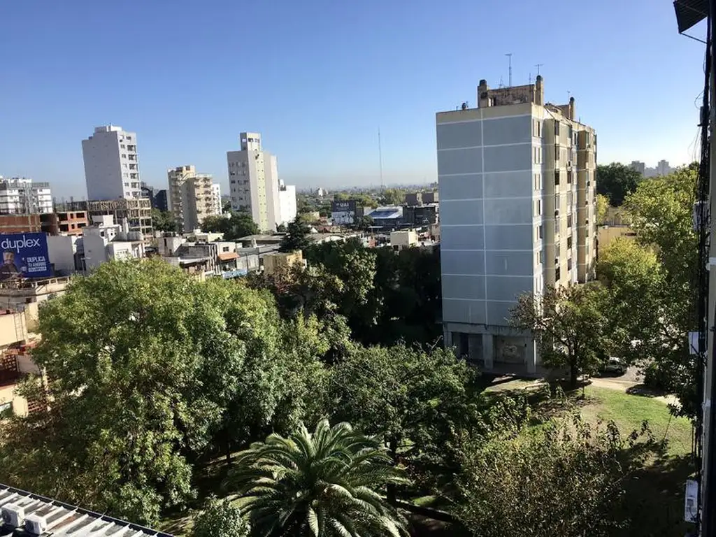 OPORTUNIDAD - Excelente 3 ambientes frente a la estación y a la Avenida