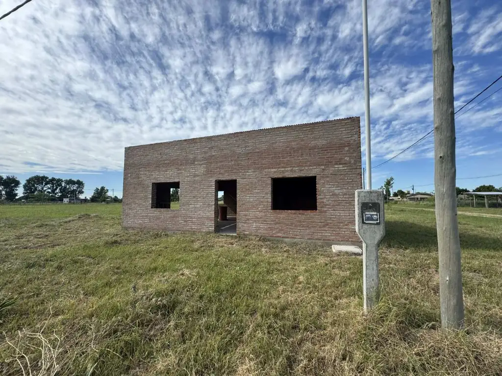 CASA EN CONTRUCCION CON GRAN TERRENO