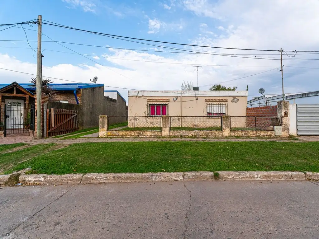 CASA EN VENTA TIMBÚES DOS DORMITORIOS