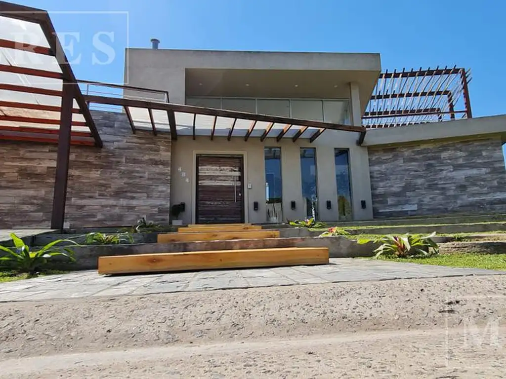 Casa en alquiler anual sobre lote interno en Haras Santa Maria  Barrio El Atardecer