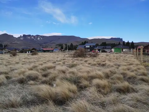 Lote con avances de obra Las Marías del Valle