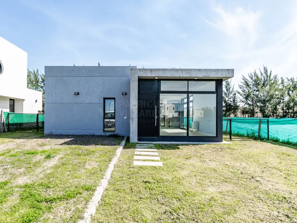 CASA A ESTRENAR BARRIO LA RESERVA