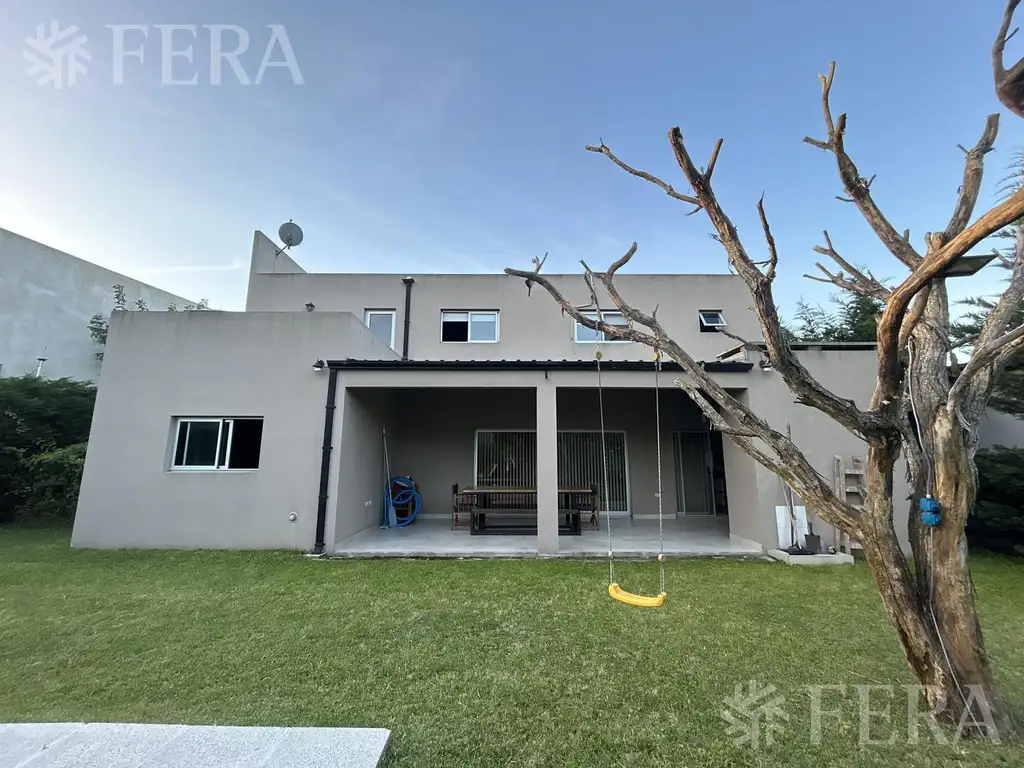 Venta casa de 4 ambientes con piscina en Barrio El Hípico - Ranelagh