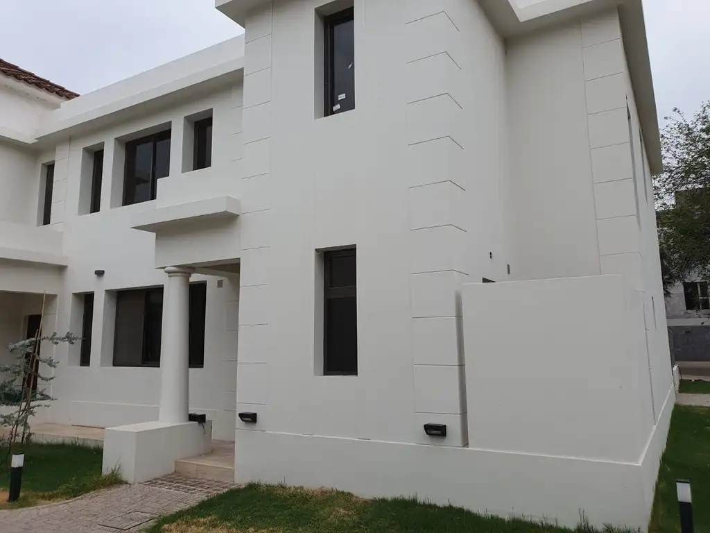 CASA 3 DORMITORIOS EN VENTA EN COMPLEJO VIA AMADEO. VILLA BELGRANO. CÓRDOBA