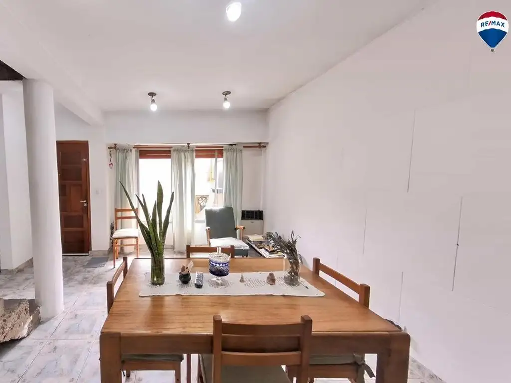 Venta PH tipo casa 6 ambientes c/ patio Avellaneda