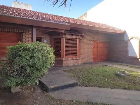 VENTA CASA y DPTO ZONA VILLA CABRERA 5 DORMIT CBA