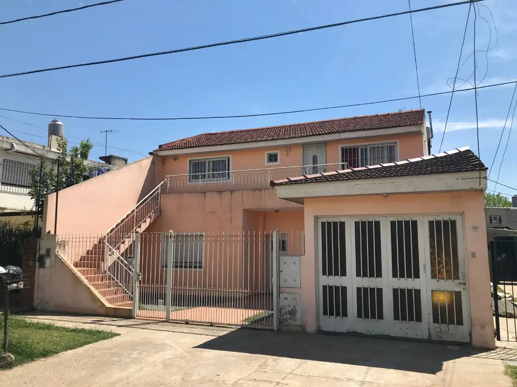 2 Casas y 1 Galpon Interno en Venta