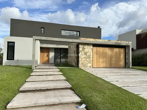 Casa en Venta Canning  Barrio Terralagos a estrenar