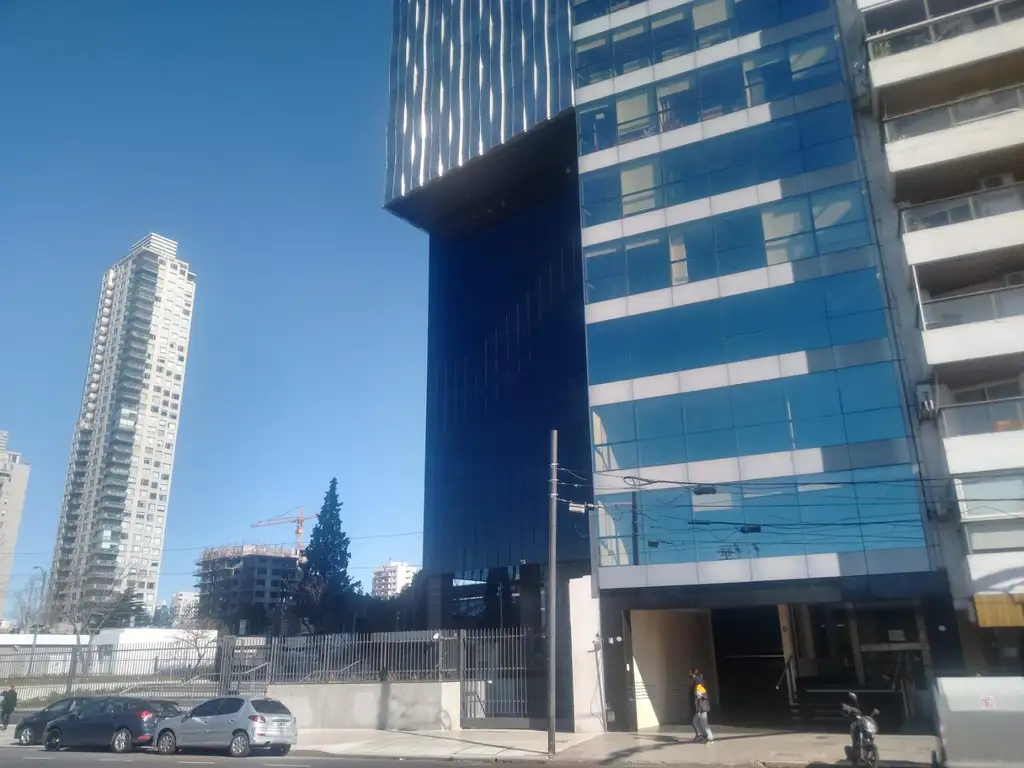 Nuñez Alquiler Oficina planta libre edificio corporativo categoria 212m2 con cochera vigilancia