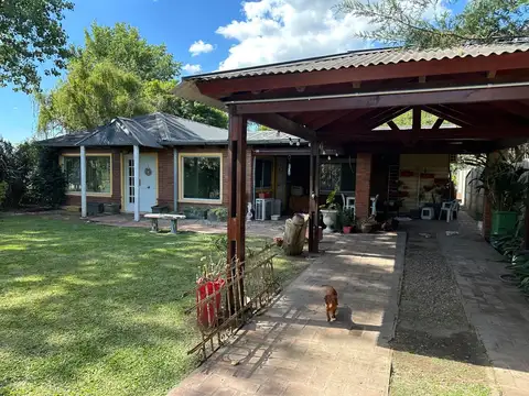 Venta Casa dos dormitorios con piscina en Roldán