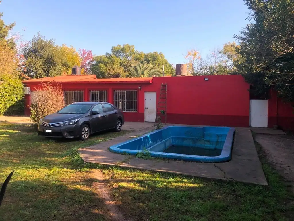 CASA EN VENTA :: 5 AMBIENTES :: 314m2 Y 140M2 CONST.