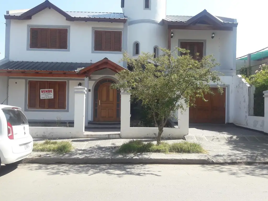 CIPOLLETTI VENDE EXCELENTE CASA B° JORGE NEWBWRY