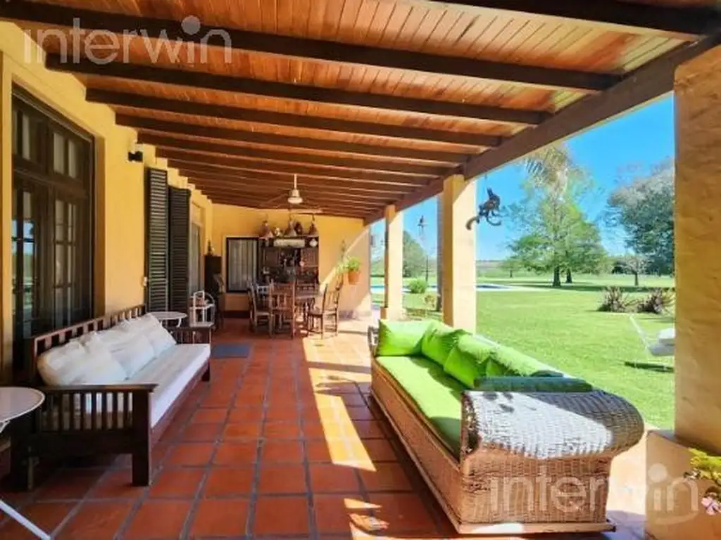 Casa de 7 ambientes - Pileta - Jardin - Parrilla - Exaltacion De La Cruz - Chacra en Chenaut - VENTA