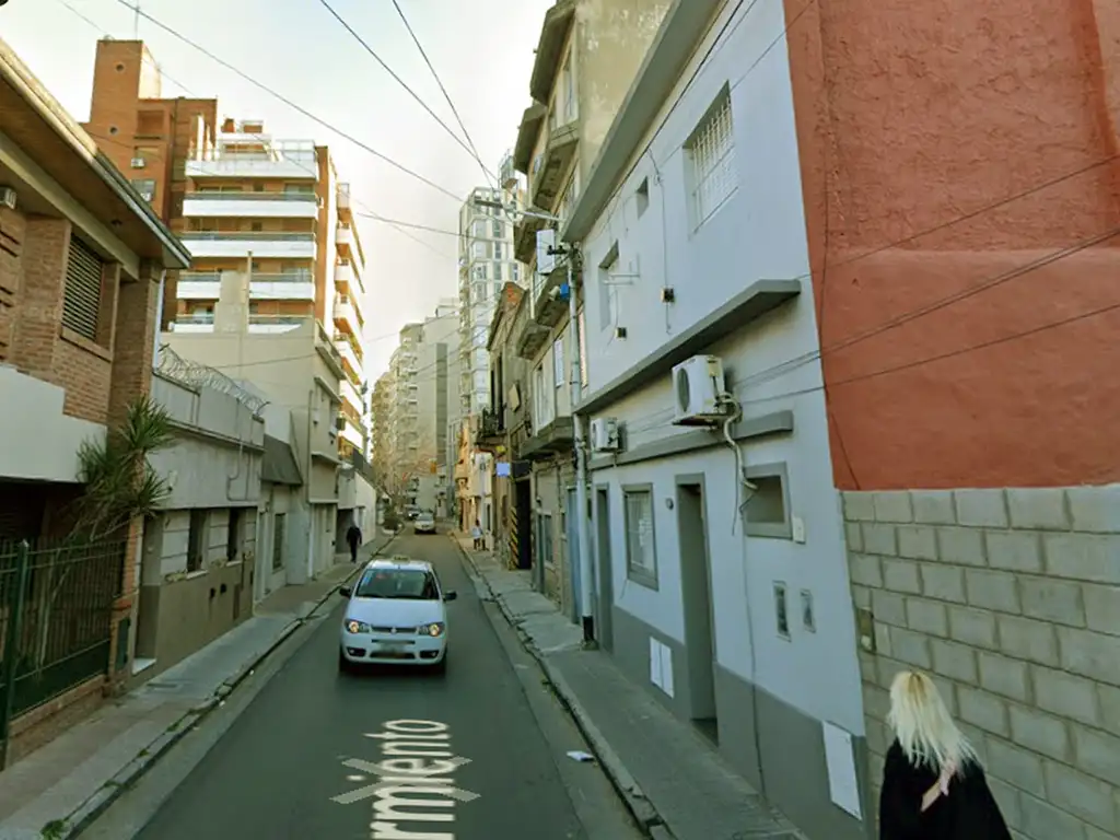 DEPARTAMENTO 3 AMBIENTES CON VISTA A LA CALLE - SARMIENTO 260, 1° PISO (POR ESCALERA) AVELLANEDA