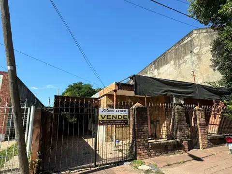 Casa en venta de 2 dormitorios c/ cochera sobre Av. Las Heras 2262