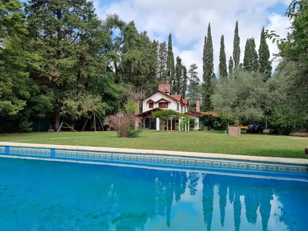 Venta - Casa - Barrio Los Pinos - Exaltación de la Cruz