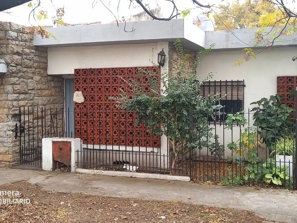 Casa sobre Avenida, ideal emprendimiento comercial