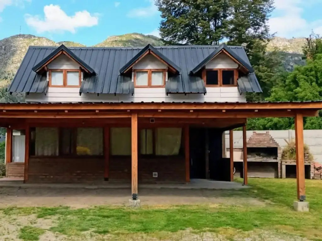 Casa 70 mts² cubiertos en terreno de 583 mts² - Lago Puelo