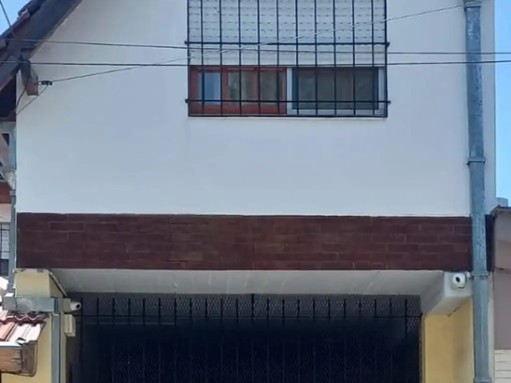 Excelente Departamento tipo Casa en Venta con 3 Dormitorios + Cochera