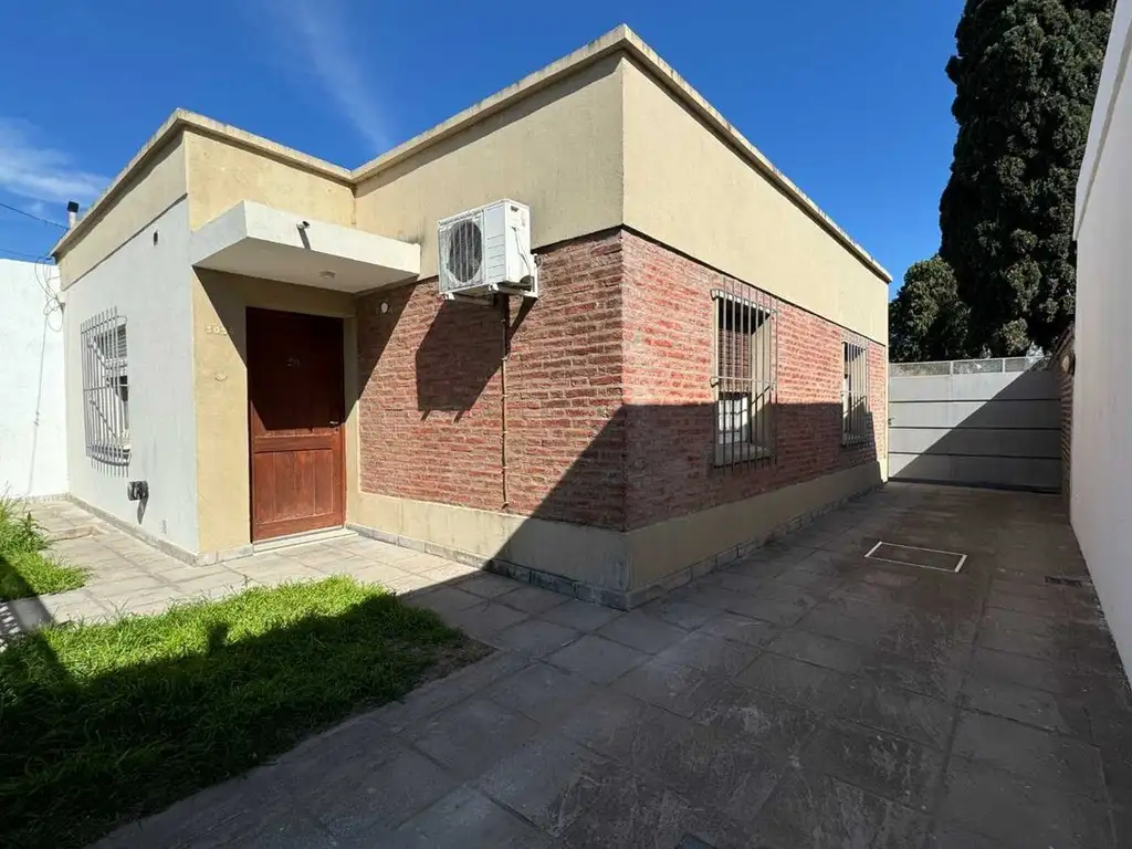 SE VENDE CASA EN SANTO TOME CON GRAN TERRENO