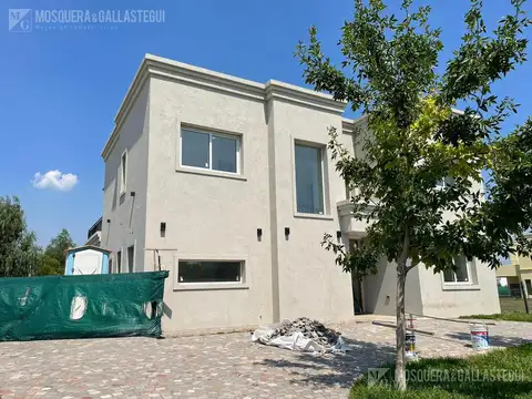 Casa en Venta en Pilar Del Este - 4 dormitorios