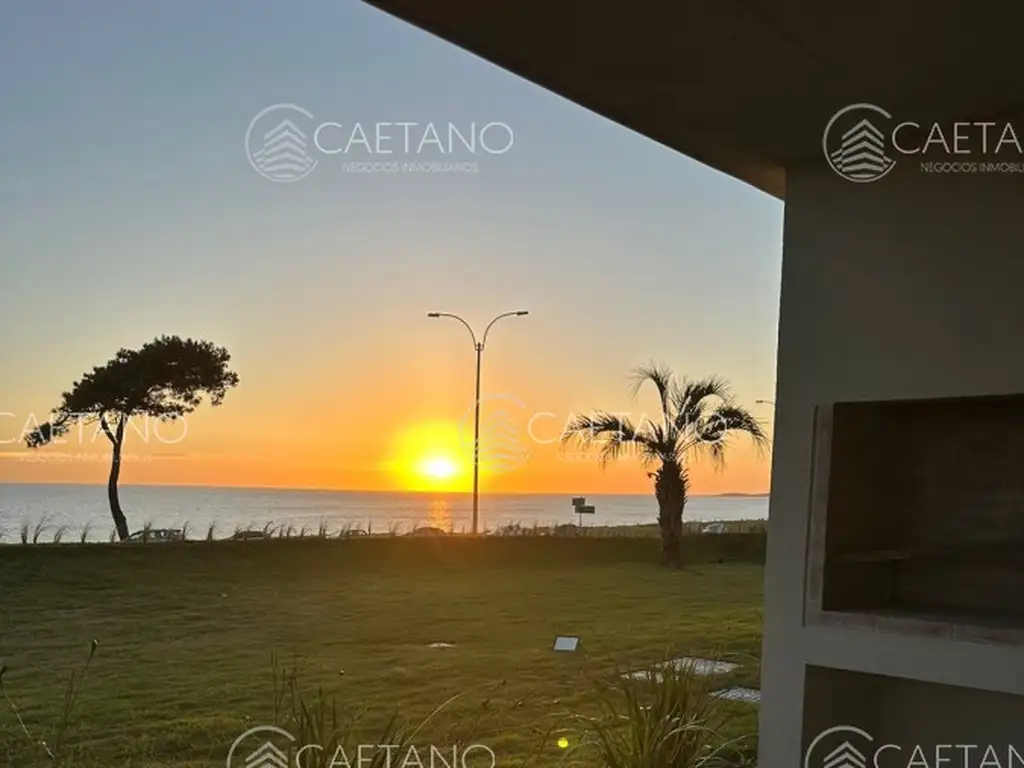 Apartamento en venta 3 dormitorios Playa Mansa, Punta del Este.