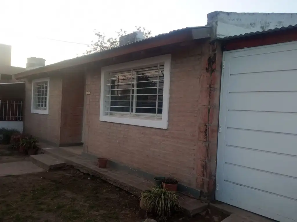 VENTA CASA 3 DORM -  ARGUELLO