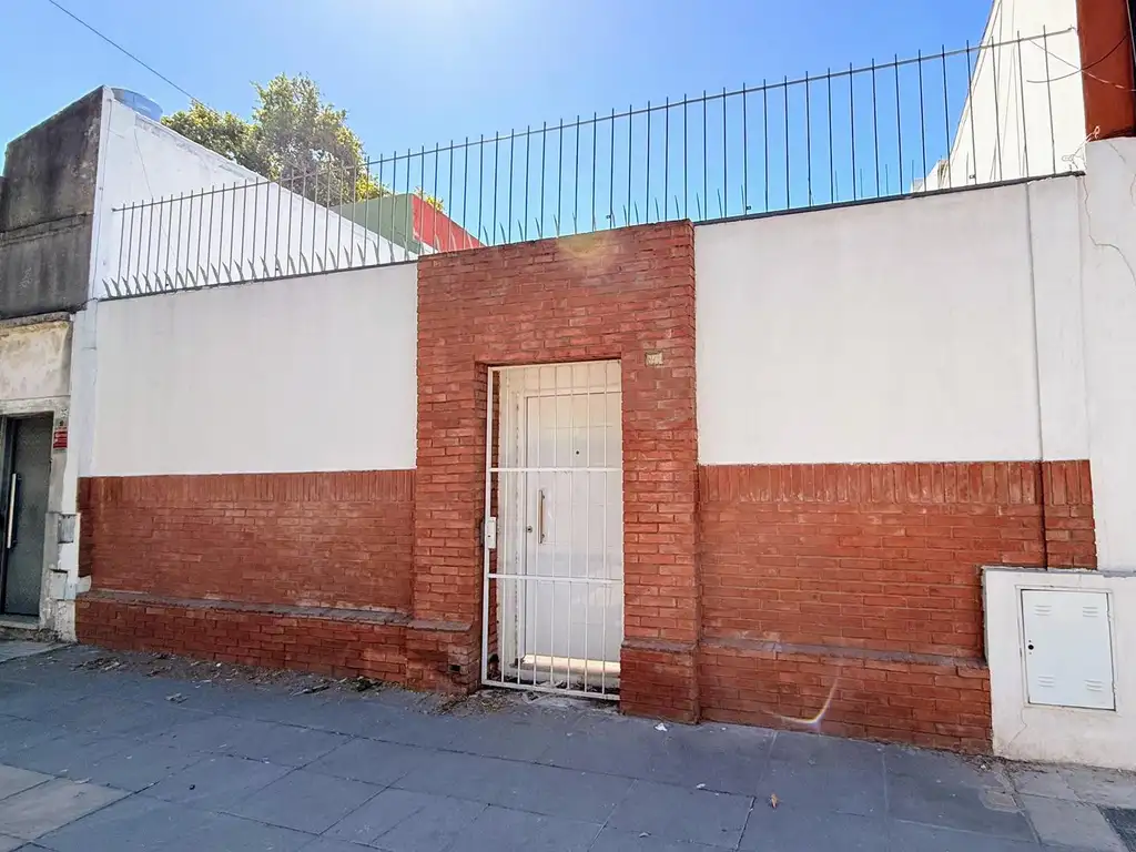 Casa en venta a refaccionar en Villa Crespo