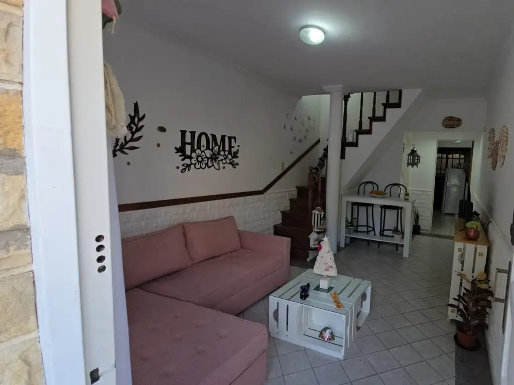 Venta de casa tipo duplex 2 ambientes