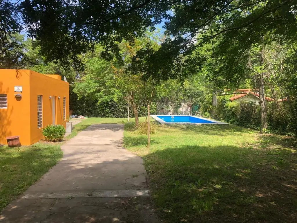 Quinta Con Amplio jardín y pileta del viso