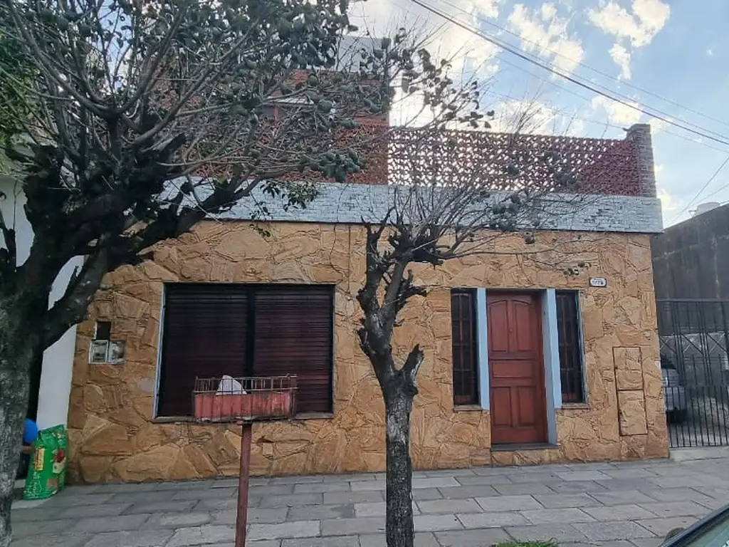 EN VENTA EN EL PALOMAR CASA DE 3 AMBIENTES EN PROPIEDAD HORIZONTAL AL FRENTE - FICHA 9083