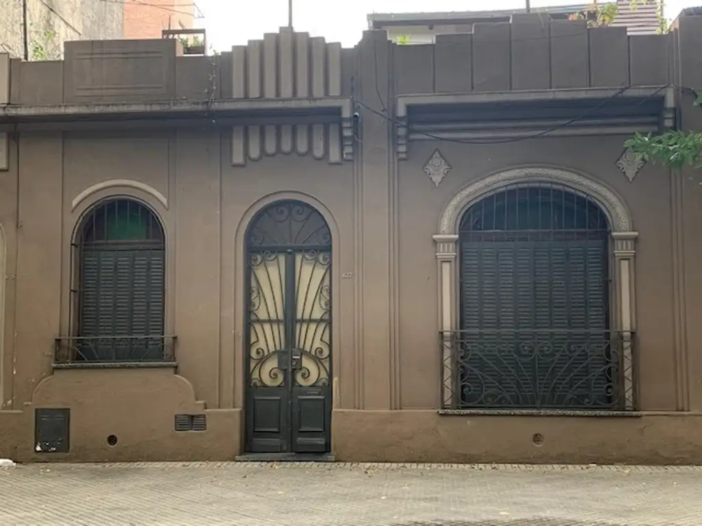 CASA 3 DORMITORIOS - CRESPO 600