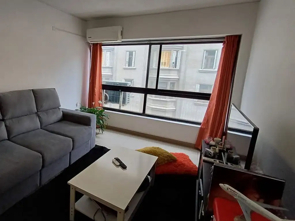 Apartamento 1/2 dormitorios  Venta Centro.