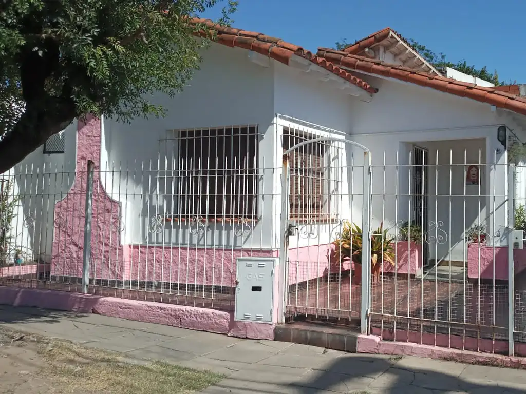 Casa en Venta 3 amb.Mas Local Comercial.