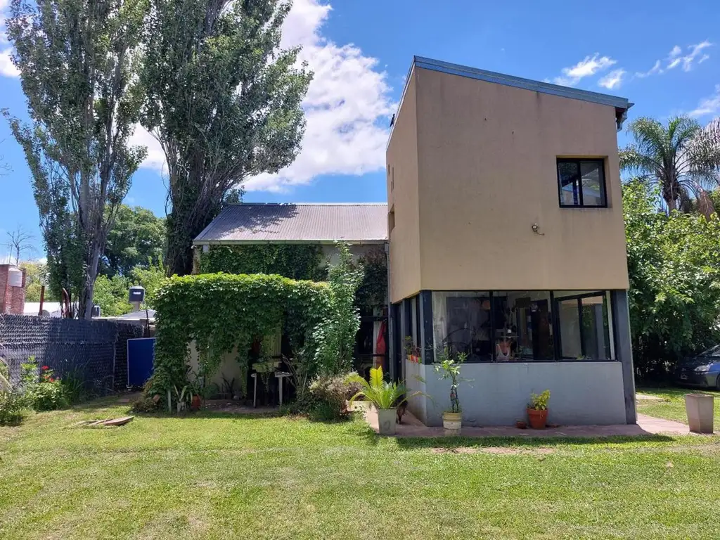 Casa en venta Villa Udaondo, 2 dormitorios, pileta y parque