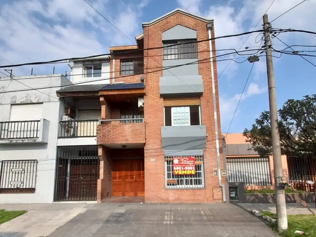 Lomas del Mirador , Duplex 4 ambientes con garage.