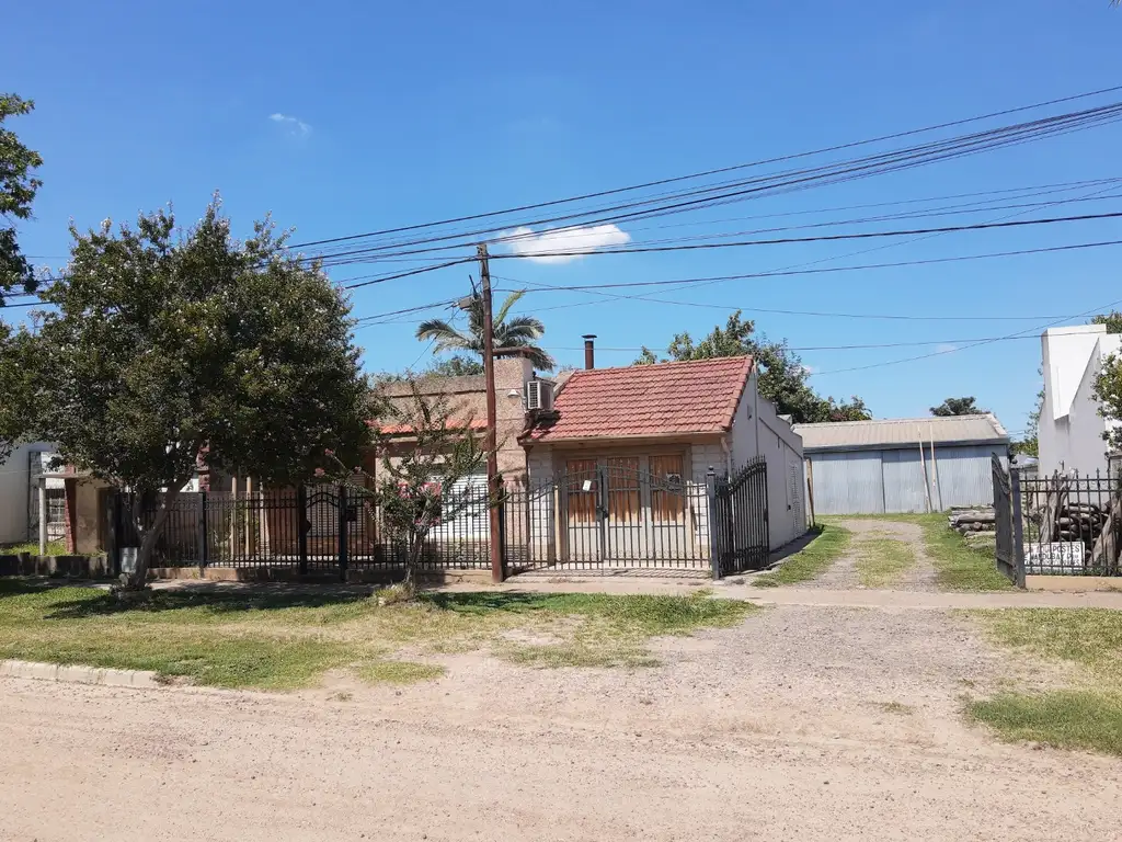 Casa con excelente ubicación en Villa Elisa ER