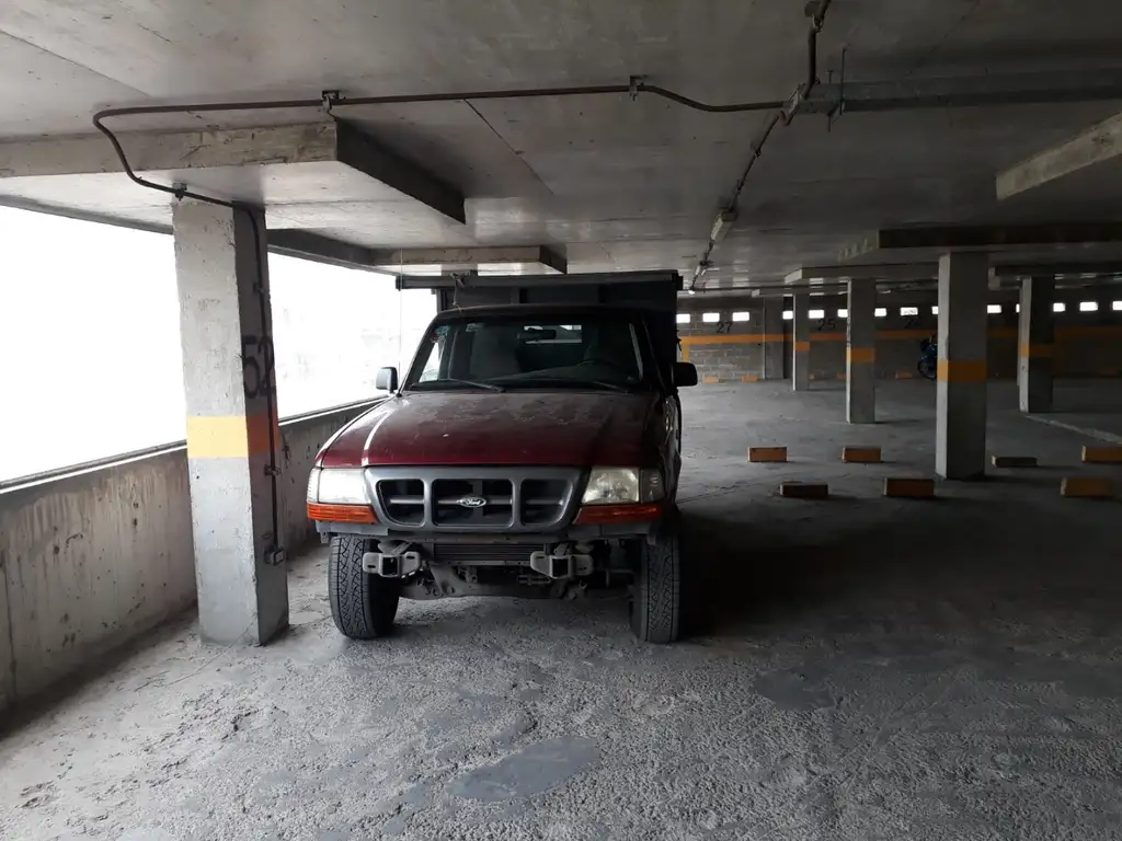 COCHERA FIJA Y CUBIERTA. RAQUEL ESPAÑOL 64 PISO 1RO, A METROS DE AV. MITRE, WILDE.