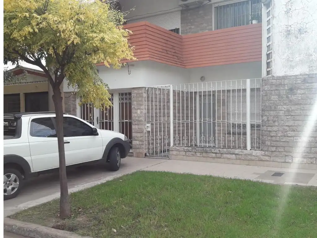 Hermosa casa en venta dos dormitorios - Esmeralda 2700