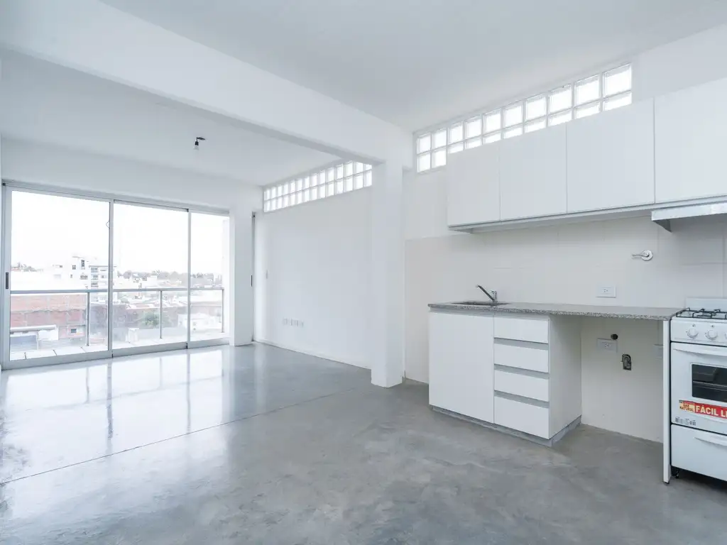 VENTA MONOAMBIENTE CON BALCON SAENZ PEÑA