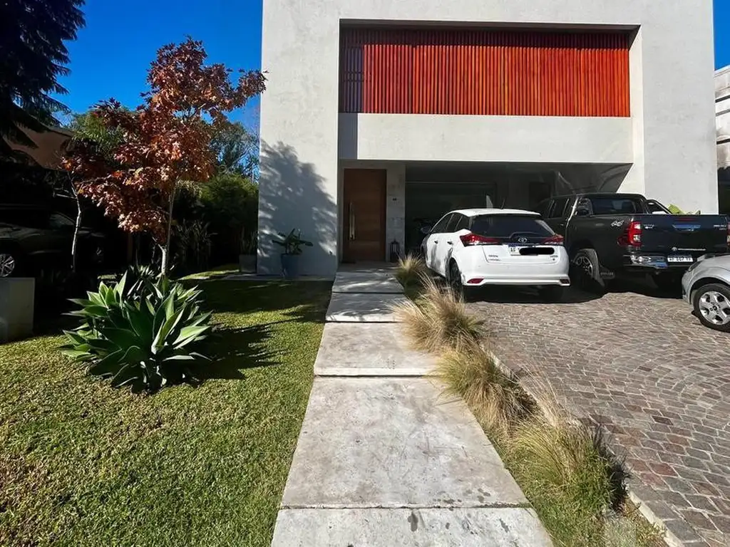 Casa 4 ambientes en venta - Barrio Privado Los Troncos