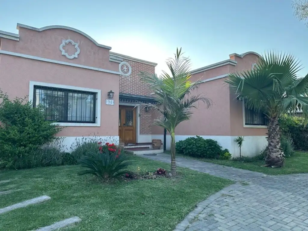 Casa a la venta dentro del Barrio Alvear de Benavidez