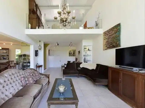 Venta casa 6 ambientes, barrio cerrado Las Condes.