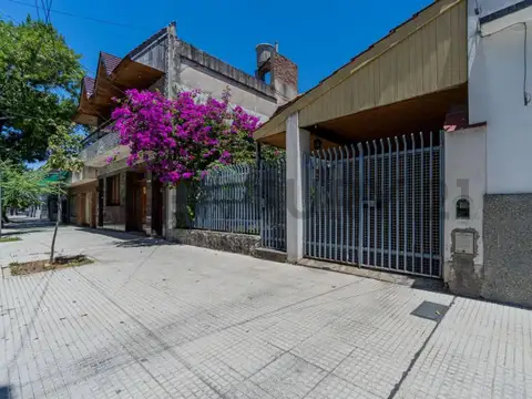 VENTA CASA 4 AMBIENTES CON COCHERA EN PARQUE AVELLANEDA