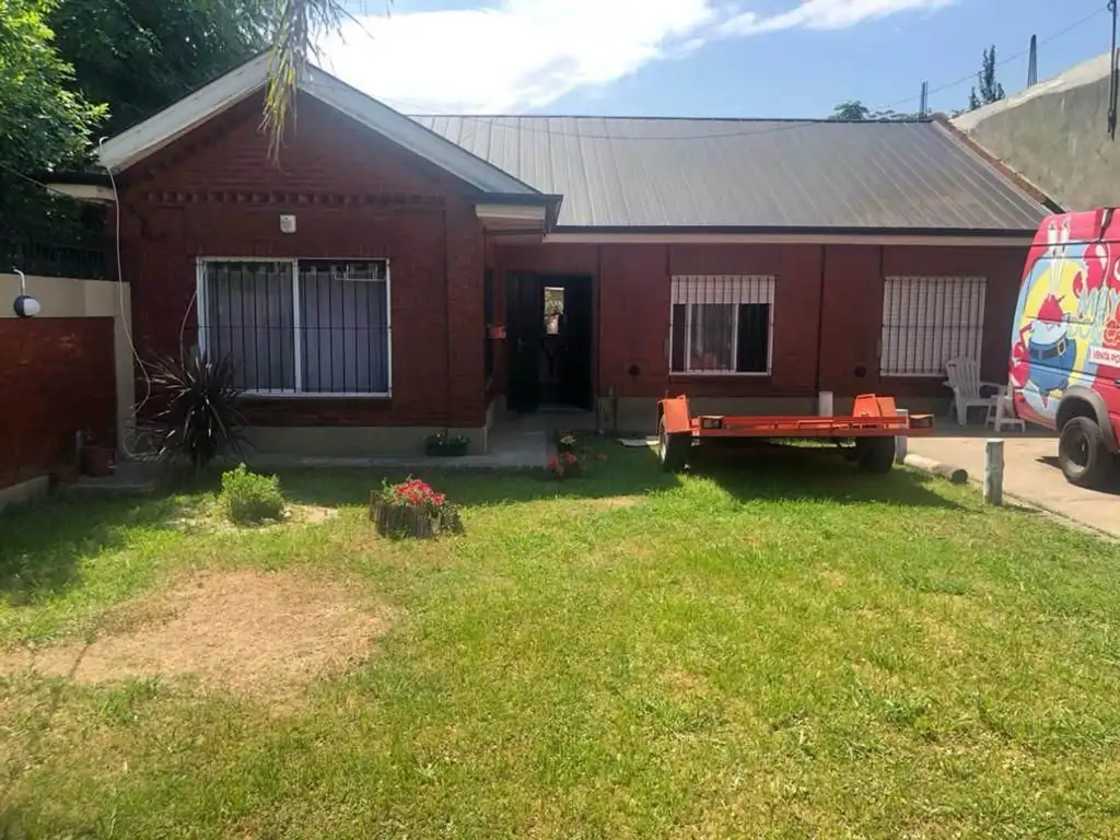 CASA EN VENTA O PERMUTA EZPELETA  CON QUINCHO