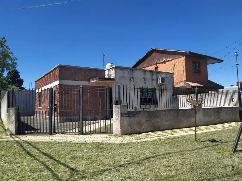 Casa a reciclar en muy buena ubicación