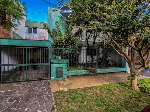 VENTA DE CASA DE 5 AMB CON COCHERA EN OLIVOS