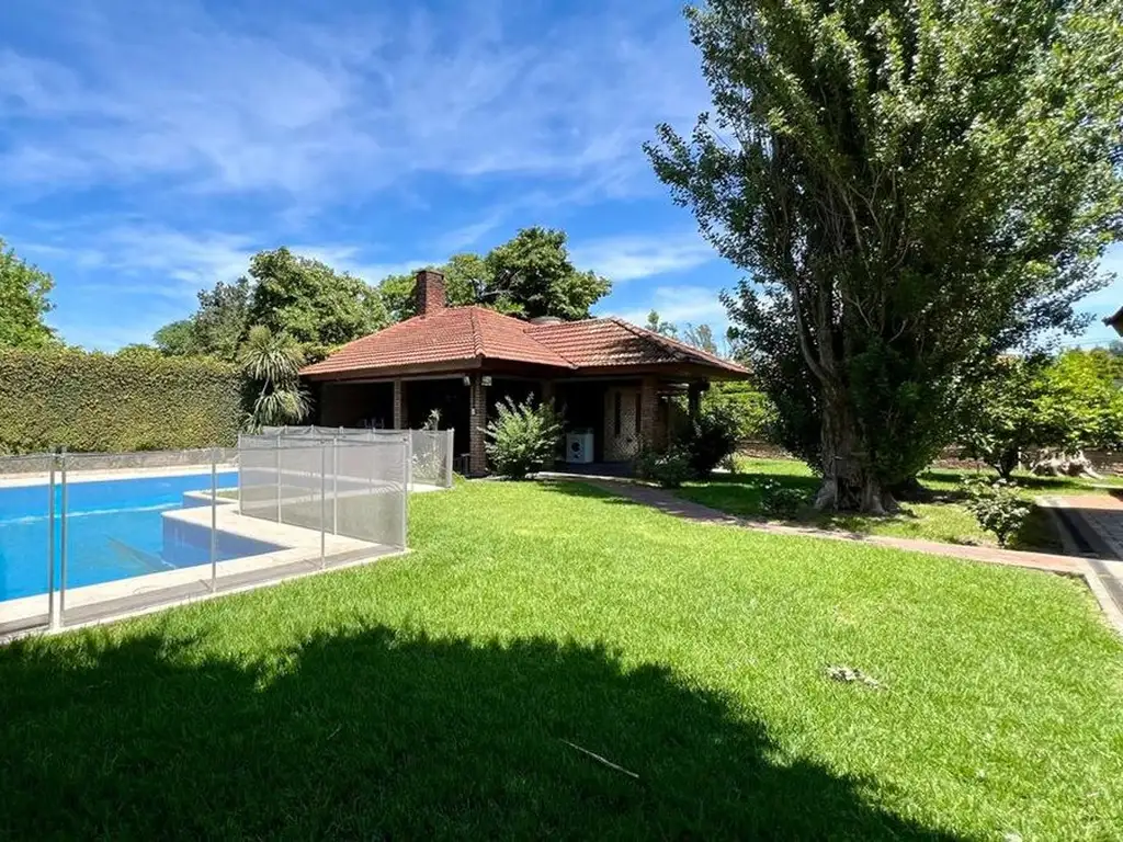 CASA CHALET CON JARDIN Y PILETA TRONCOS DEL TALAR